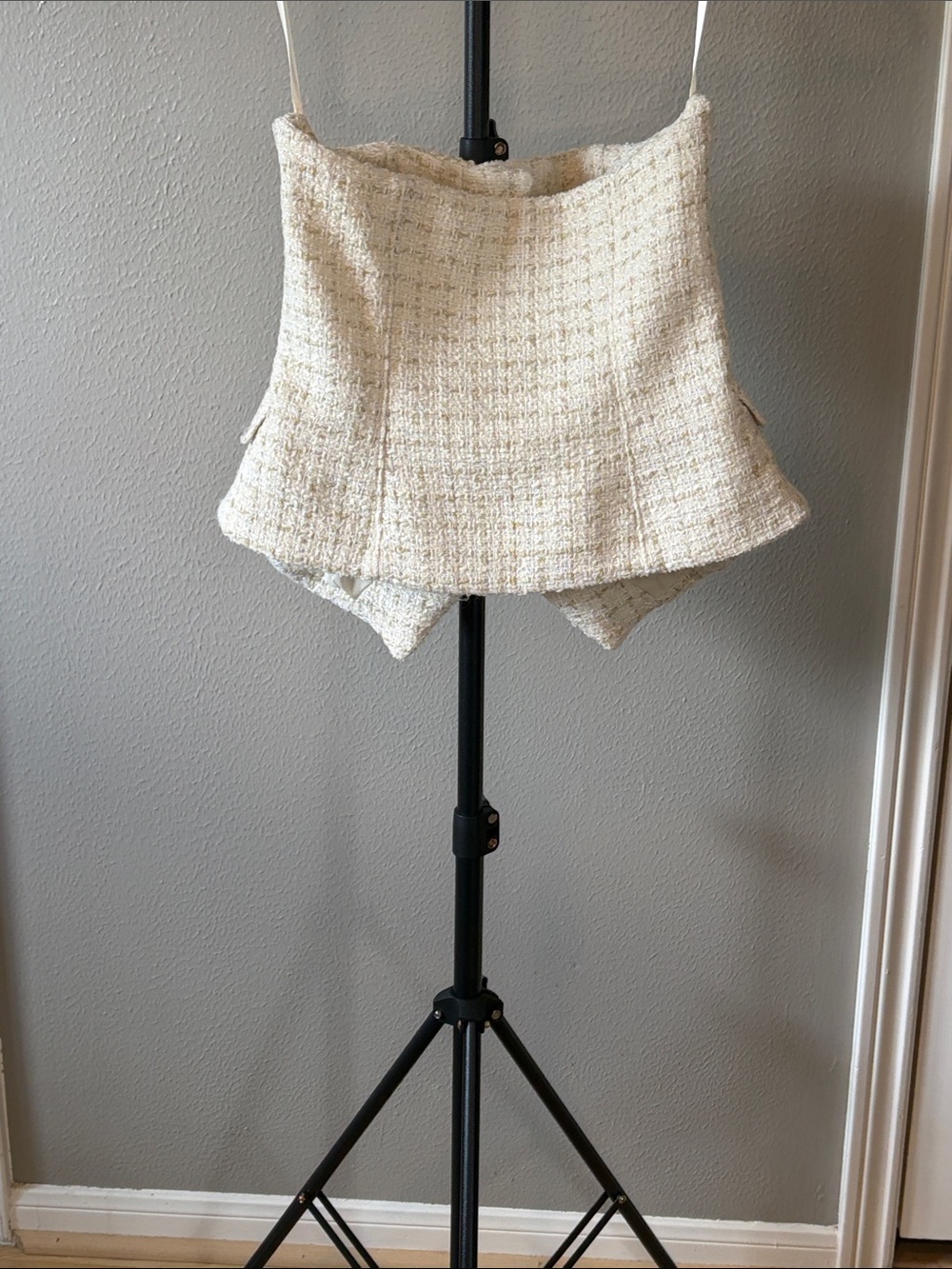White House Black Market WHBM Tweed Bustier Top Women’s Cream Gold - Size 8 - Picture 3 of 6
